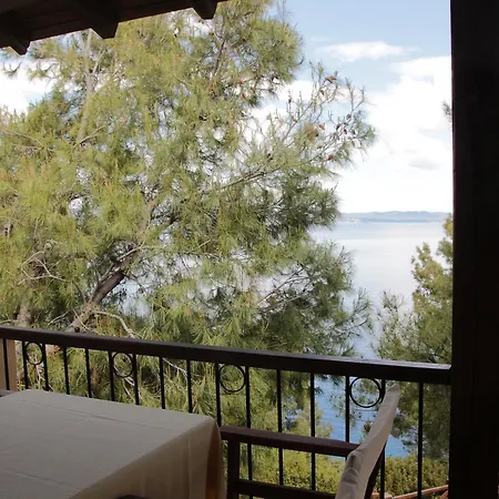 Heos Aparthotel *