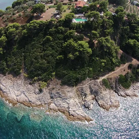 Heos מלון דירות 3*