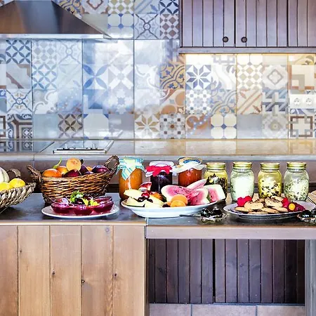 מלון דירות Heos 3*