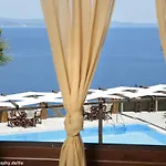 Heos Aparthotel 3*