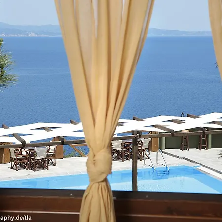 Heos Aparthotel 3*