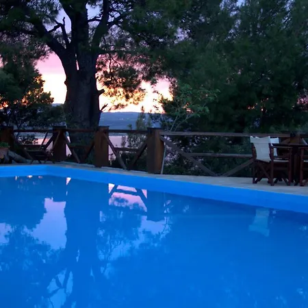 Heos Hotel apartamentowy Ormos Panagias