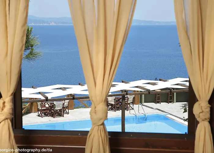 Heos Apartahotel 3*